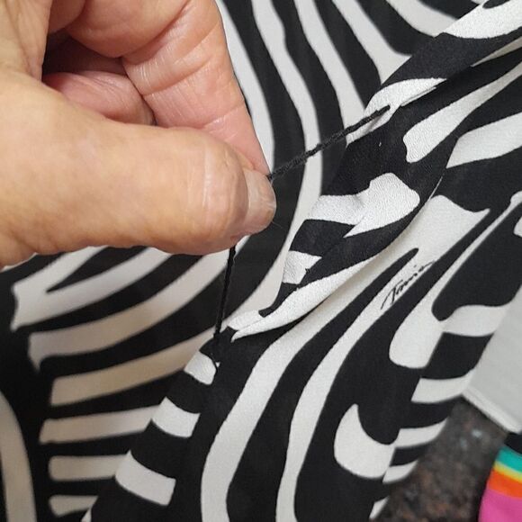 Trina Turk Blouse with Multi Use Belt...Size L - Picture 6 of 7